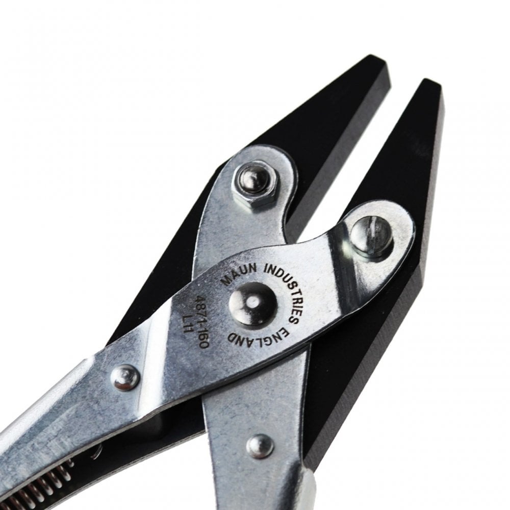 Maun Flat Nose Pliers With Return Spring 140mm Smooth Jaws