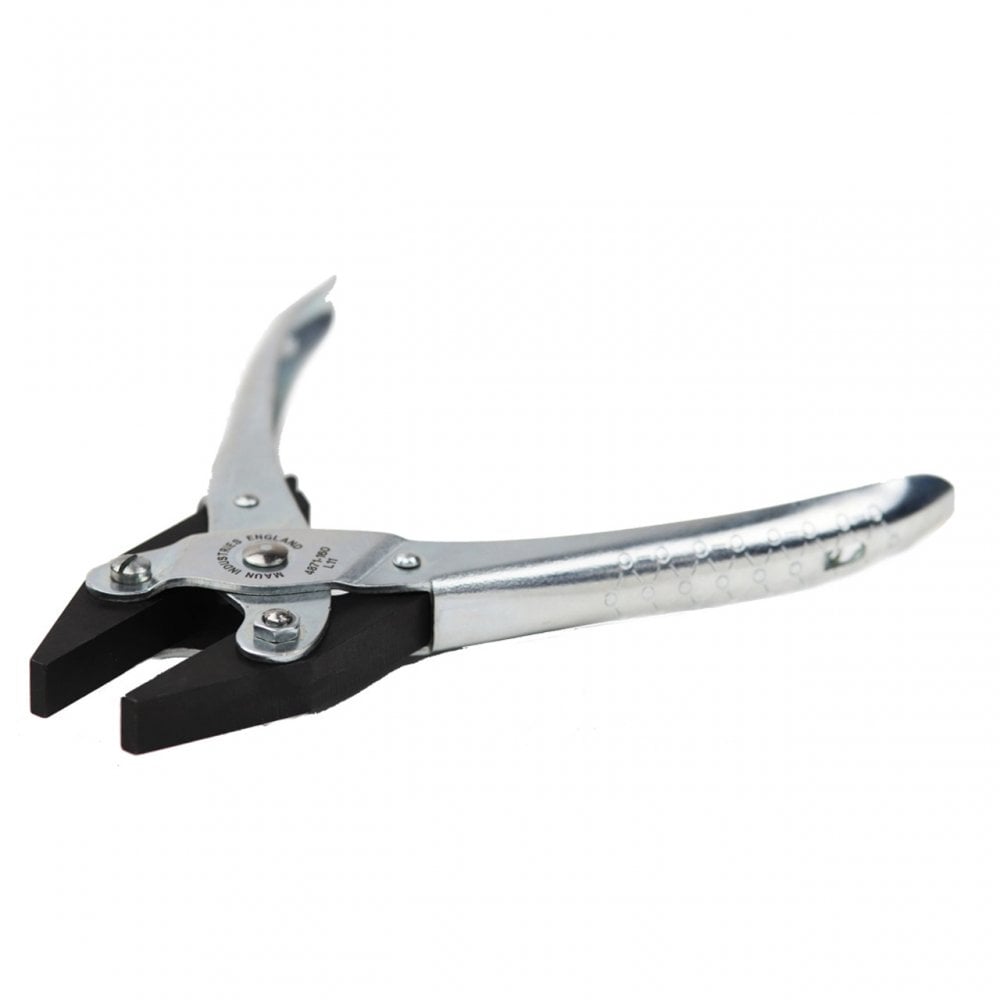 Maun Flat Nose Smooth Jaws Plier With Return Spring 160mm