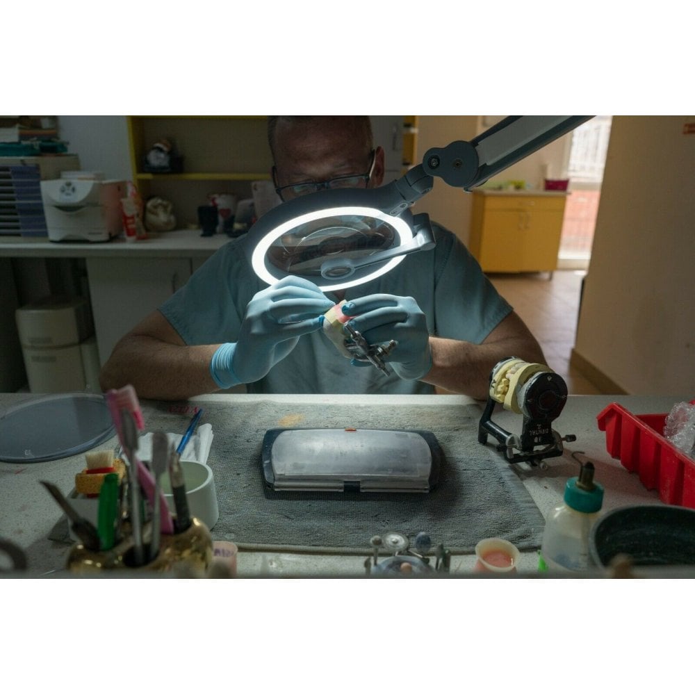 iQ Magnifier LED Lamp
