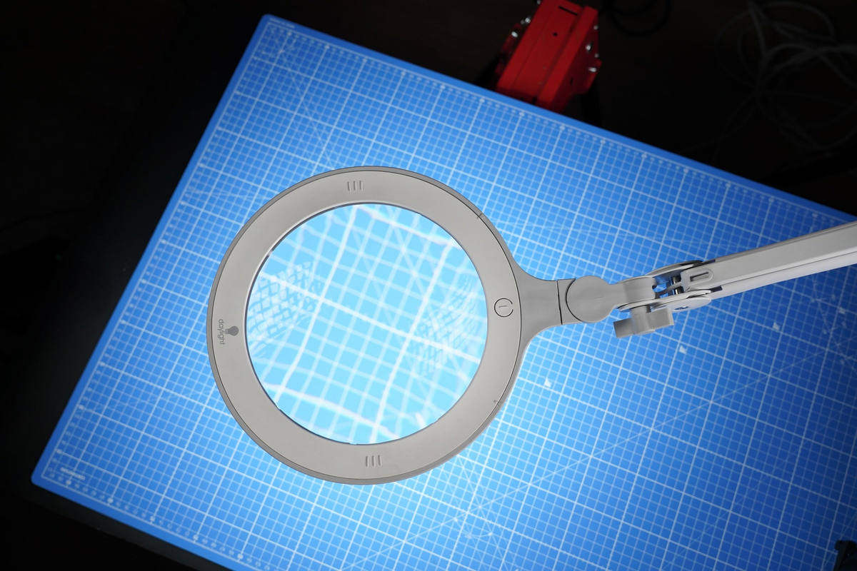 LED Omega 7 Magnifier