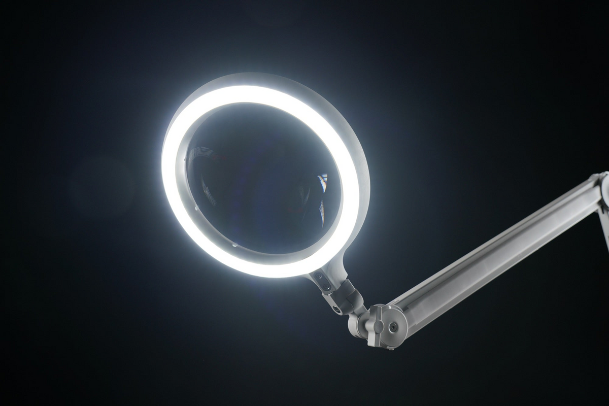 LED Omega 7 Magnifier